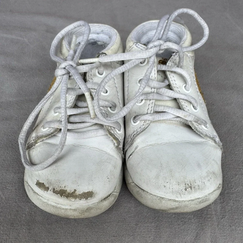 Size 5c - Vintage Y2K Classic‎ Pooh Tennis Shoes